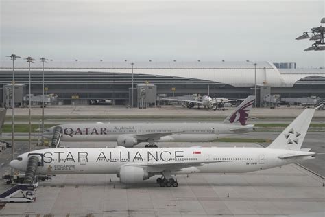 Experts Set to Probe Fatal Singapore Airlines Turbulence .